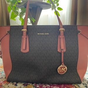 Michael Kors Signature Voyager Multi-Function Top Zip Tote. Sunset Peach